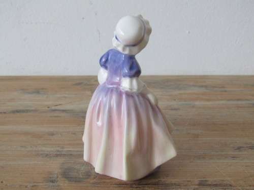 Vintage Royal Doulton Figurine "Dinky Do" HN1678, 11cm tall, pristine condition