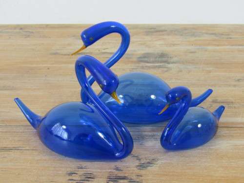 Lot of 3 vintage blown blue glass Swan figurines, 10cm x 13cm, excellent condition