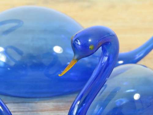 Lot of 3 vintage blown blue glass Swan figurines, 10cm x 13cm, excellent condition