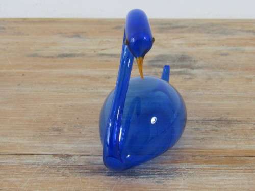 Lot of 3 vintage blown blue glass Swan figurines, 10cm x 13cm, excellent condition