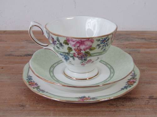 Royal Albert Hartington tea Trio, vintage 1997, excellent condition
