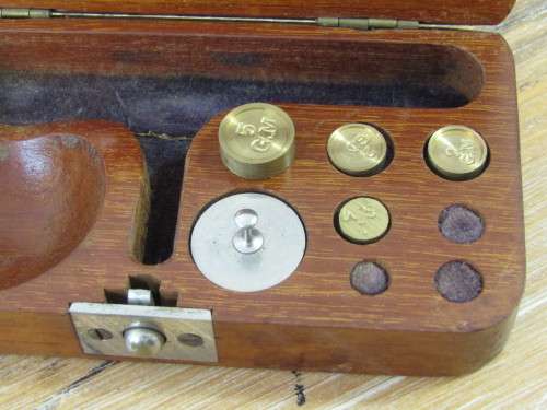 Small vintage boxed balance Scale with weights