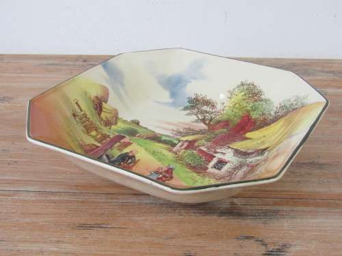 Vintage Royal Doulton large Bowl, Rustic England, 22cm x 22cm x 5cm