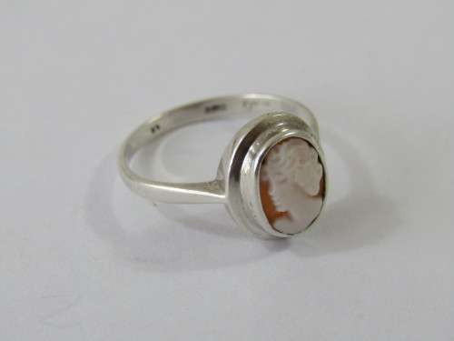 Antique solid silver Cameo ring with hall marks, W&G, excellent condition