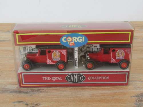 Corgi die cast 1991 The Royal Cameo collection, 2 piece boxed set, The Queen and Duke of Edinburgh