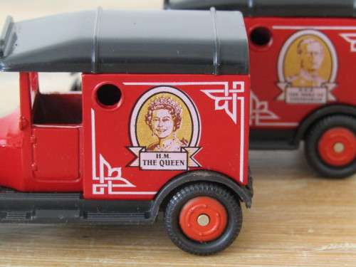 Corgi die cast 1991 The Royal Cameo collection, 2 piece boxed set, The Queen and Duke of Edinburgh