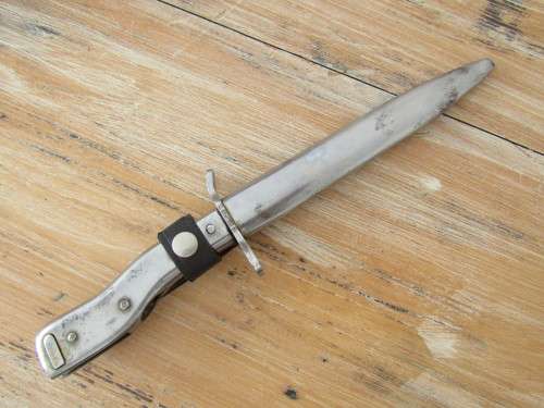 WW1 German Mauser, crank handle trench knife / bayonet with metal scabbard, maker stamps, Demag 28cm