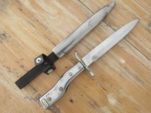 WW1 German Mauser, crank handle trench knife / bayonet with metal scabbard, maker stamps, Demag 28cm