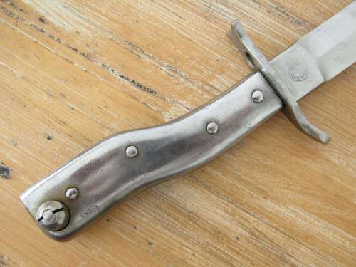 WW1 German Mauser, crank handle trench knife / bayonet with metal scabbard, maker stamps, Demag 28cm