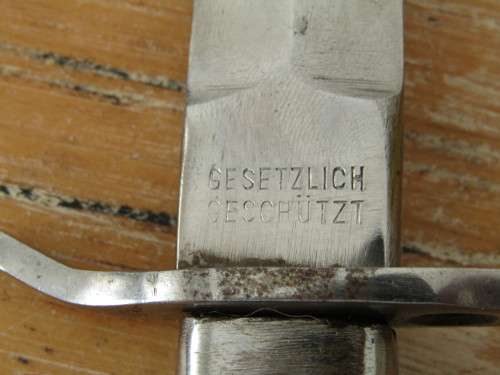 WW1 German Mauser, crank handle trench knife / bayonet with metal scabbard, maker stamps, Demag 28cm