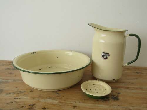 Vintage Enamel ware wash set of 3, large water jug 28cm, large bowl 39cm and a lided soap dish