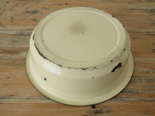 Vintage Enamel ware wash set of 3, large water jug 28cm, large bowl 39cm and a lided soap dish