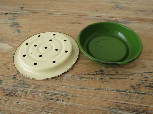 Vintage Enamel ware wash set of 3, large water jug 28cm, large bowl 39cm and a lided soap dish
