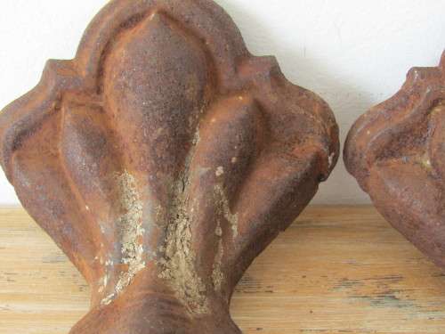 Pair of vintage cast iron / metal feet, 2 in the lot, +- 22cm, other similar available