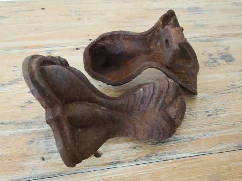 Pair of vintage cast iron / metal feet, 2 in the lot, +- 22cm, other similar available