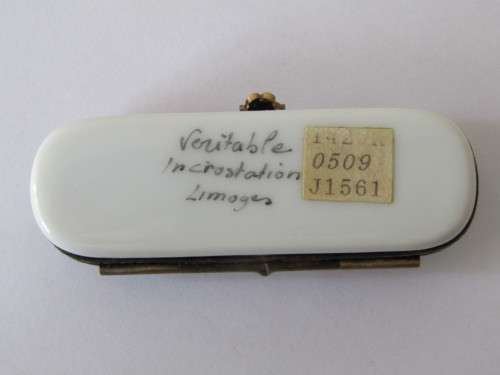 Limoges French porcelain and gilded metal trinket / pill box, 8 x 3 x 2 cm, others available