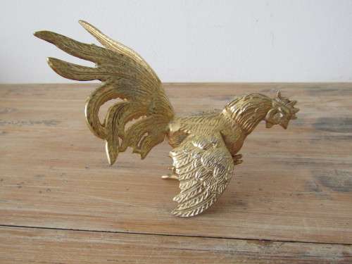 Pair of vintage brass metal fighting Cocks ornaments, 11cm x 16cm