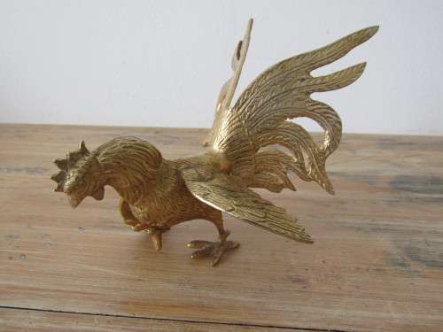 Pair of vintage brass metal fighting Cocks ornaments, 11cm x 16cm