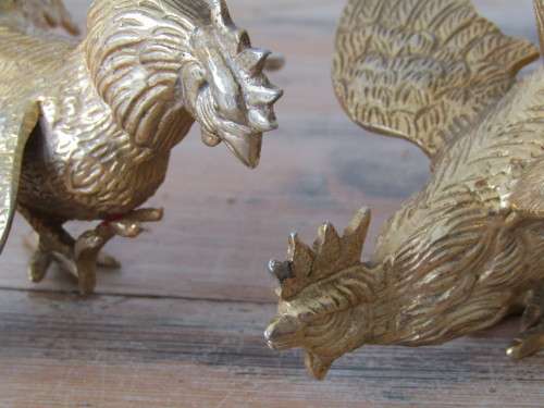 Pair of vintage brass metal fighting Cocks ornaments, 11cm x 16cm