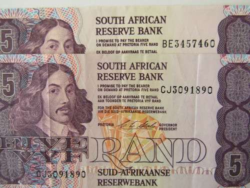 Lot of 2 South African R5 bank notes, CL Stals, BE/CJ, near mint condition,Many others available