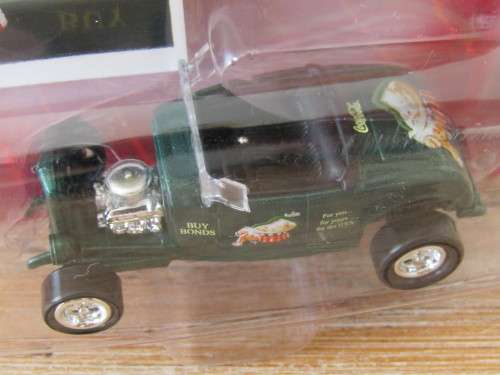 Vintage 2004 Johnny Lighting Coca Cola metal die cast scale model car, 1932 Ford Highboy, 1/64, mint