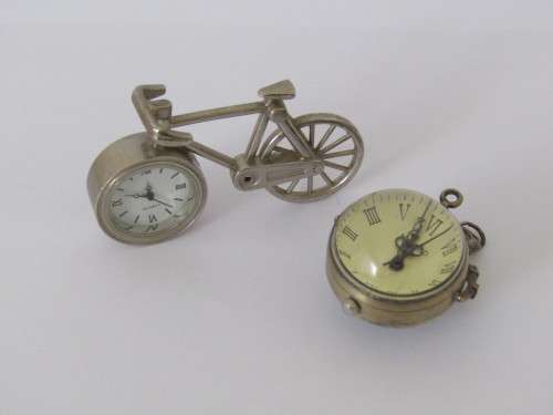 Lot of 2 x vintage miniature Quartz clocks, metal construction - others available