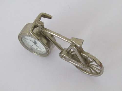 Lot of 2 x vintage miniature Quartz clocks, metal construction - others available
