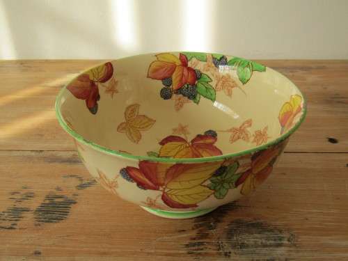 Vintage Royal Doulton porcelain Bowl "Blackberry" D5698, 20cm x 10cm ***No reserve auction now on***
