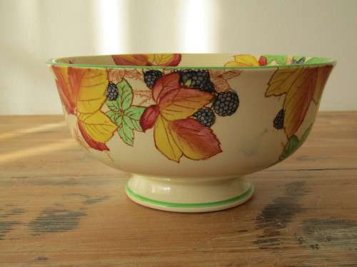 Vintage Royal Doulton porcelain Bowl "Blackberry" D5698, 20cm x 10cm ***No reserve auction now on***