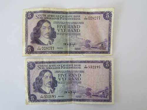 Lot of 2 old RSA R5 bank Notes. TW de Jongh, F series **No reserve auction Now On at Port no.5**