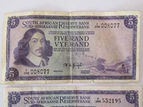 Lot of 2 old RSA R5 bank Notes. TW de Jongh, F series **No reserve auction Now On at Port no.5**