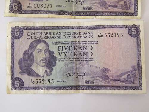 Lot of 2 old RSA R5 bank Notes. TW de Jongh, F series **No reserve auction Now On at Port no.5**