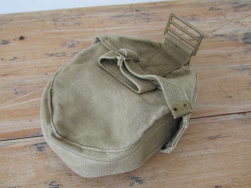 WW2 1941 Military webbing pouch, possibly for water bottle, excellent condition