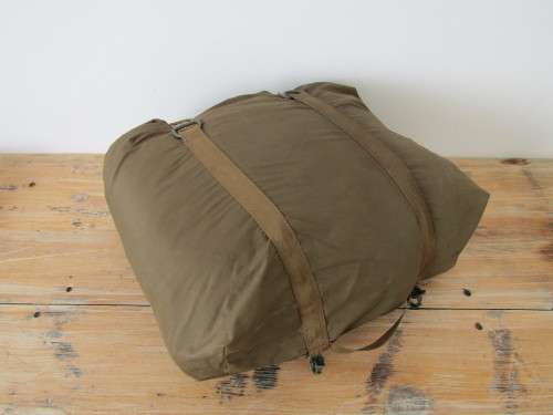Original old SADF military Sleeping bag with hood and in excellent condition.