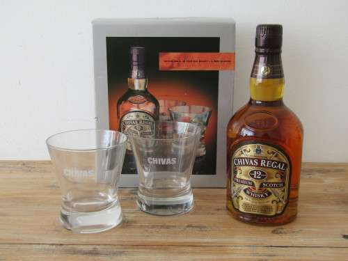 Boxed gift set, Chivas Regal 12 year old blended Scotch Whisky (750ml), incl. 2 glases. B374, SE581