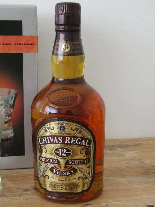 Boxed gift set, Chivas Regal 12 year old blended Scotch Whisky (750ml), incl. 2 glases. B374, SE581