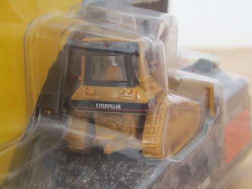 CAT D5m Track - type Tractor, 1/87, mint in sealed Box, metal die cast scale model