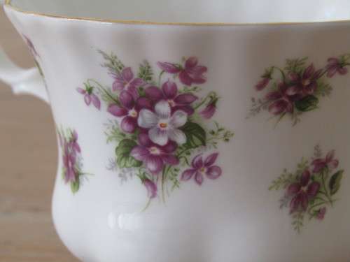 Royal Albert "Sweet Violets" tea Cup - 1st quality, excellent condition
