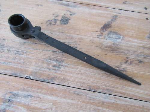 Large double sided ring socket Ratchet Spanner with 30mm and 32mm sockets, 40cm long