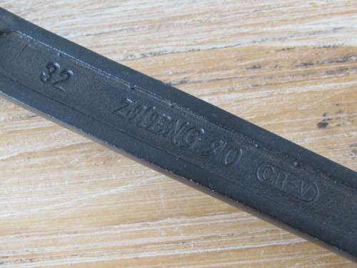 Large double sided ring socket Ratchet Spanner with 30mm and 32mm sockets, 40cm long