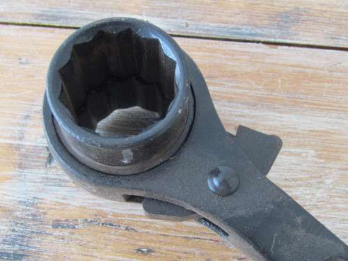Large double sided ring socket Ratchet Spanner with 30mm and 32mm sockets, 40cm long