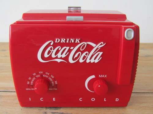 Vintage Coca Cola Radio in the shape of a cooler box, AM/FM, 100% working condition