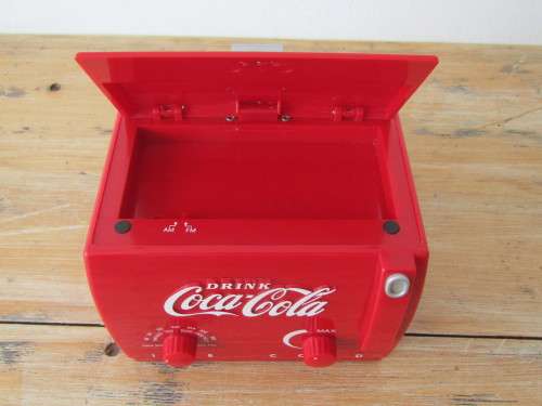 Vintage Coca Cola Radio in the shape of a cooler box, AM/FM, 100% working condition