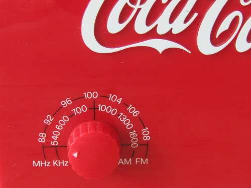Vintage Coca Cola Radio in the shape of a cooler box, AM/FM, 100% working condition