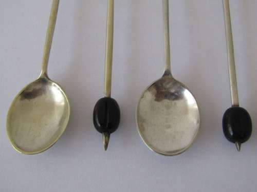 Set of 8 silverplated Coffee Bean spoons, marked EPNS, 10cm