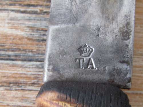 Italian M1871 Bayonet converted to a fighting Knife, wooden handle, 35cm, stamped