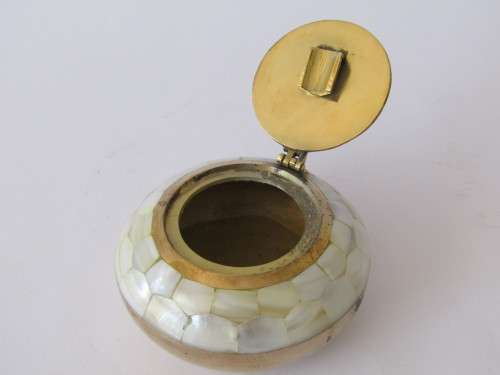 Vintage Brass and Mother of pearl lidded Ashtray, excellent condition, 9cm diameter
