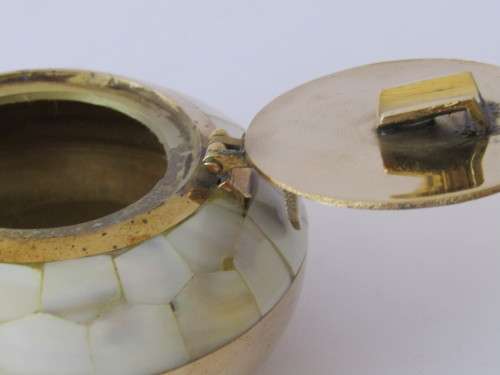 Vintage Brass and Mother of pearl lidded Ashtray, excellent condition, 9cm diameter