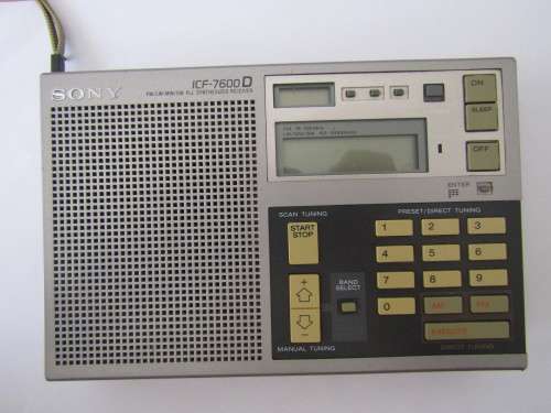 Vintage Sony world Receiver Radio in original pouch and in working condition, 3.5cm x 12cm x 18cm