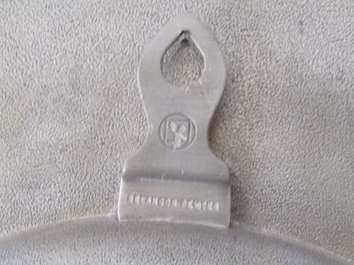 Lot of two vintage Pewter display Plates, Weihnachten 1954 and Singapore 1988, 16cm and 22cm